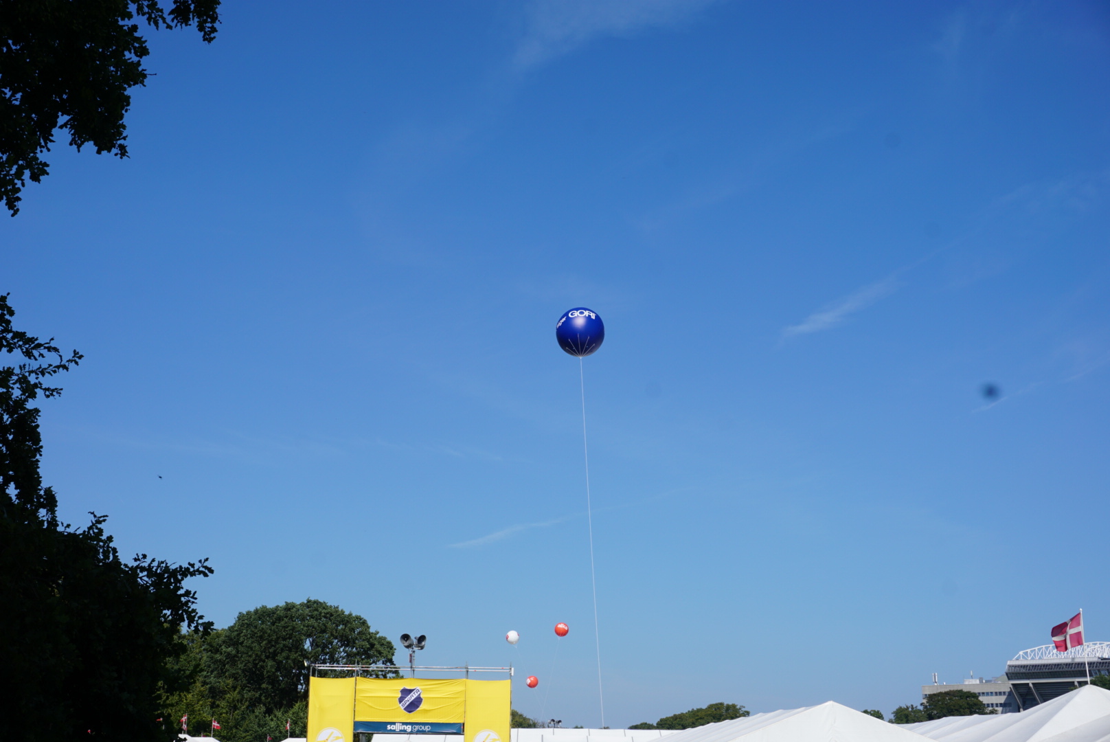 Large balloon as eye-catcher